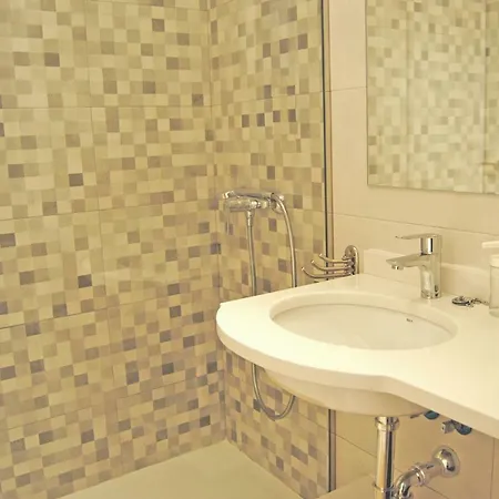 Apartamento Recently Refurbished With Sea Views.