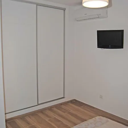 Recently Refurbished With Sea Views. Lägenhet *