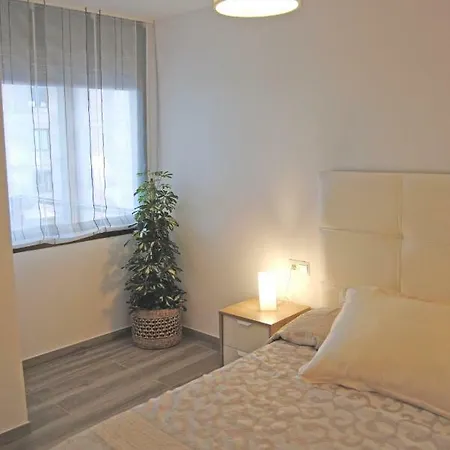 Recently Refurbished With Sea Views. Apartment *