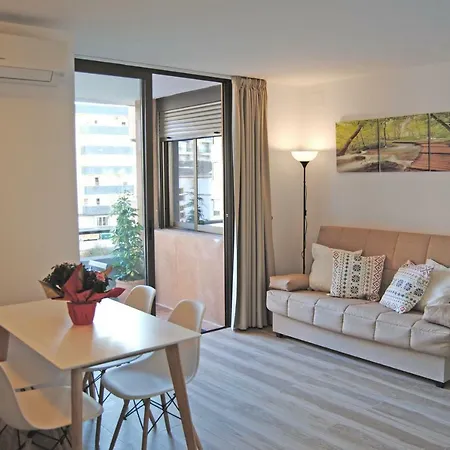 Apartment Recently Refurbished With Sea Views.