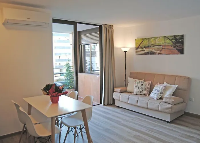 アパート Recently Refurbished With Sea Views.