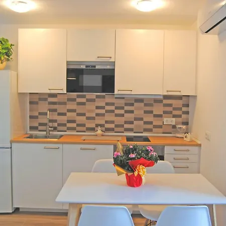 Recently Refurbished With Sea Views. Fuengirola