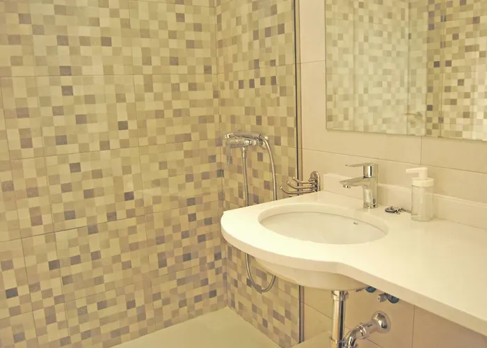 Апартаменты Recently Refurbished With Sea Views.