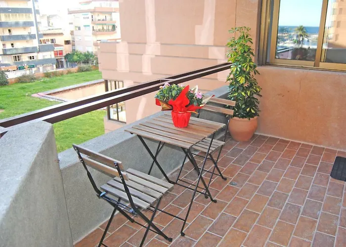 Апартаменты Recently Refurbished With Sea Views. *