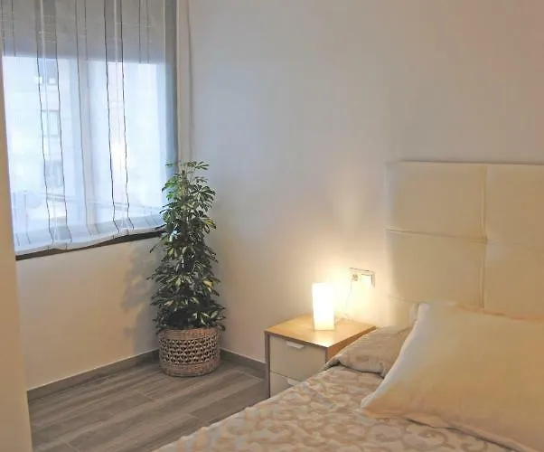 Recently Refurbished With Sea Views. Апартаменты *