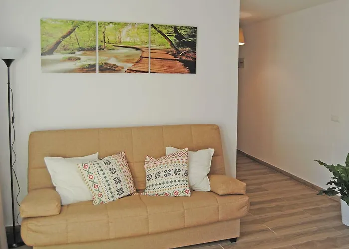 Apartamento Recently Refurbished With Sea Views. *